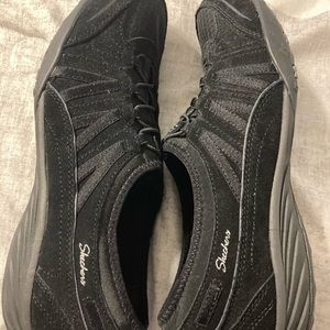GUC Black Skechers Shoes Size 10. Make Me An Offer